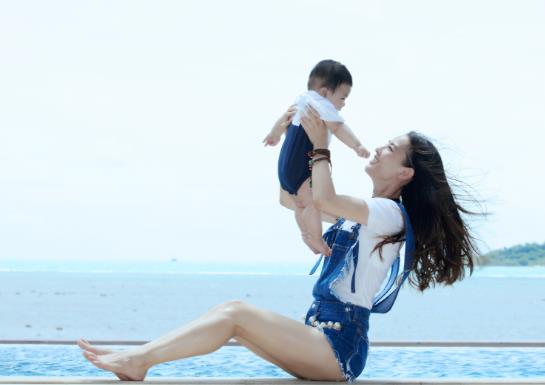 杨子黄圣依小儿子一周岁啦！颜值超高登顶微博